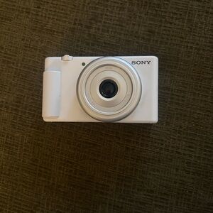 Sony White ZV-1F with flash attachment